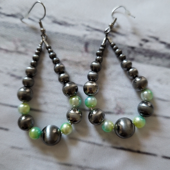 NEW GREEN TEARDROP EARRINGS - Picture 3 of 5